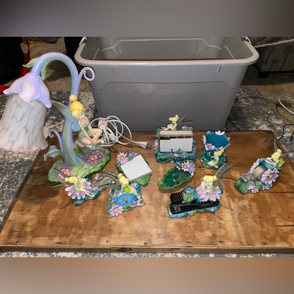 RARE✨ Vintage Disney tinkerbell desk set. All 8 pieces w/ disney lamp.